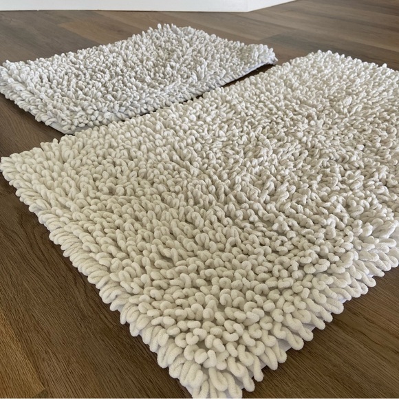 Two Target White Bath Rugs 🛁 🤍 - Picture 6 of 7